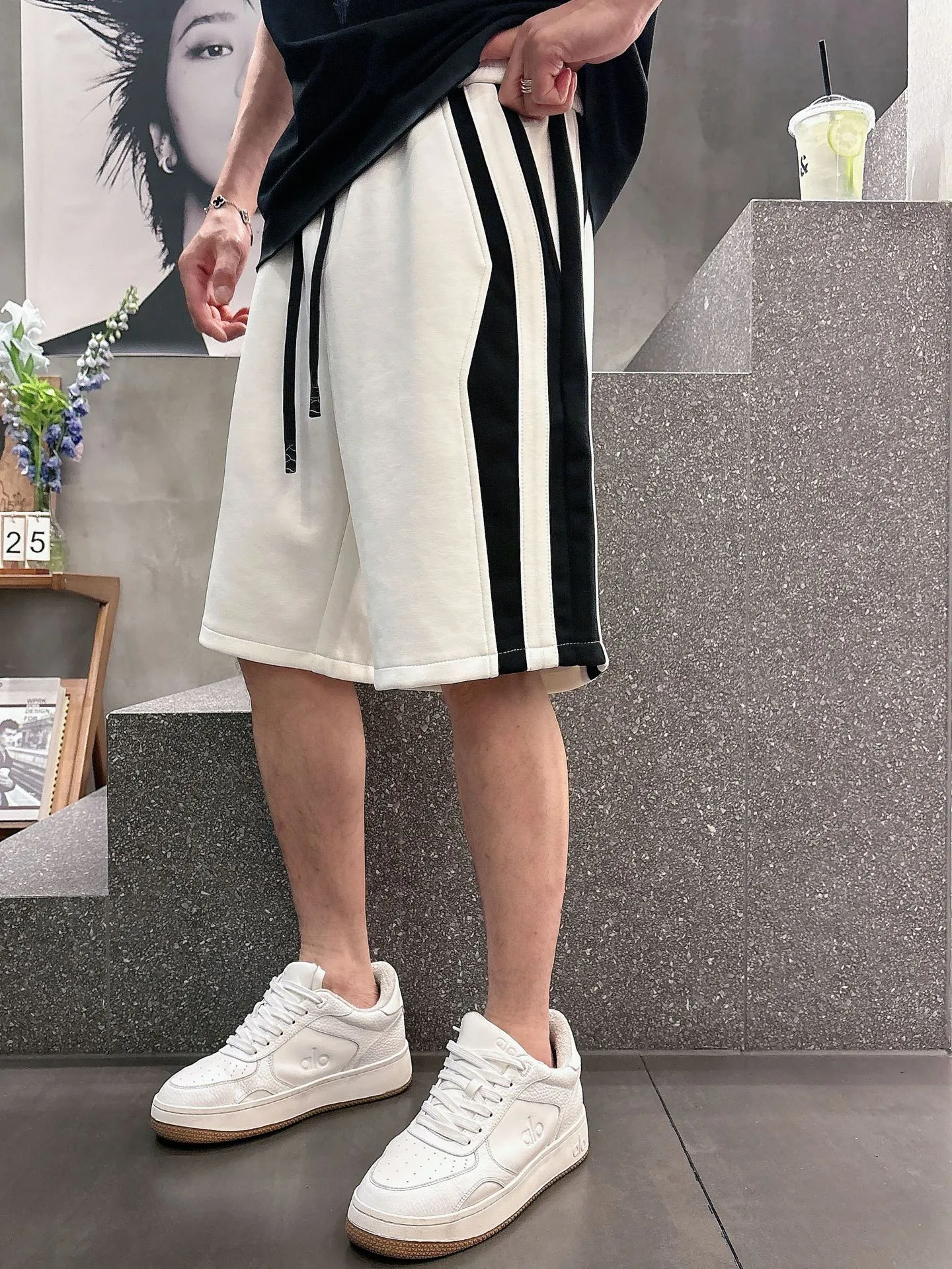 Balenciaga's three-standard complete 2026 summer New Arrival men's casual shorts, advanced custom-made Breathable fabric, Breathable fabric, extremely stretchy and comfortable, impeccable details, top-grade accessories, original logo design concept, delicate and soft feel! The upper body fit is awesome! Size: M-XXXL Please state your height and weight when ordering